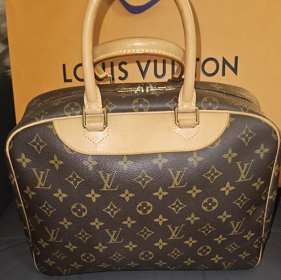 Louis Vuitton LV Deauville Monogram w/ Wallet - Picture 6 of 16